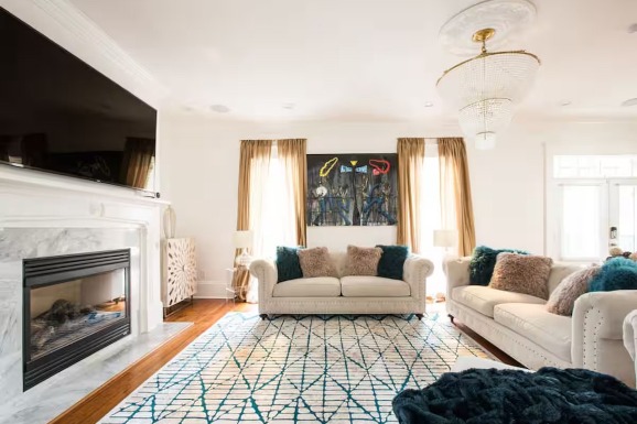 Lounge with fireplace in New Orleans